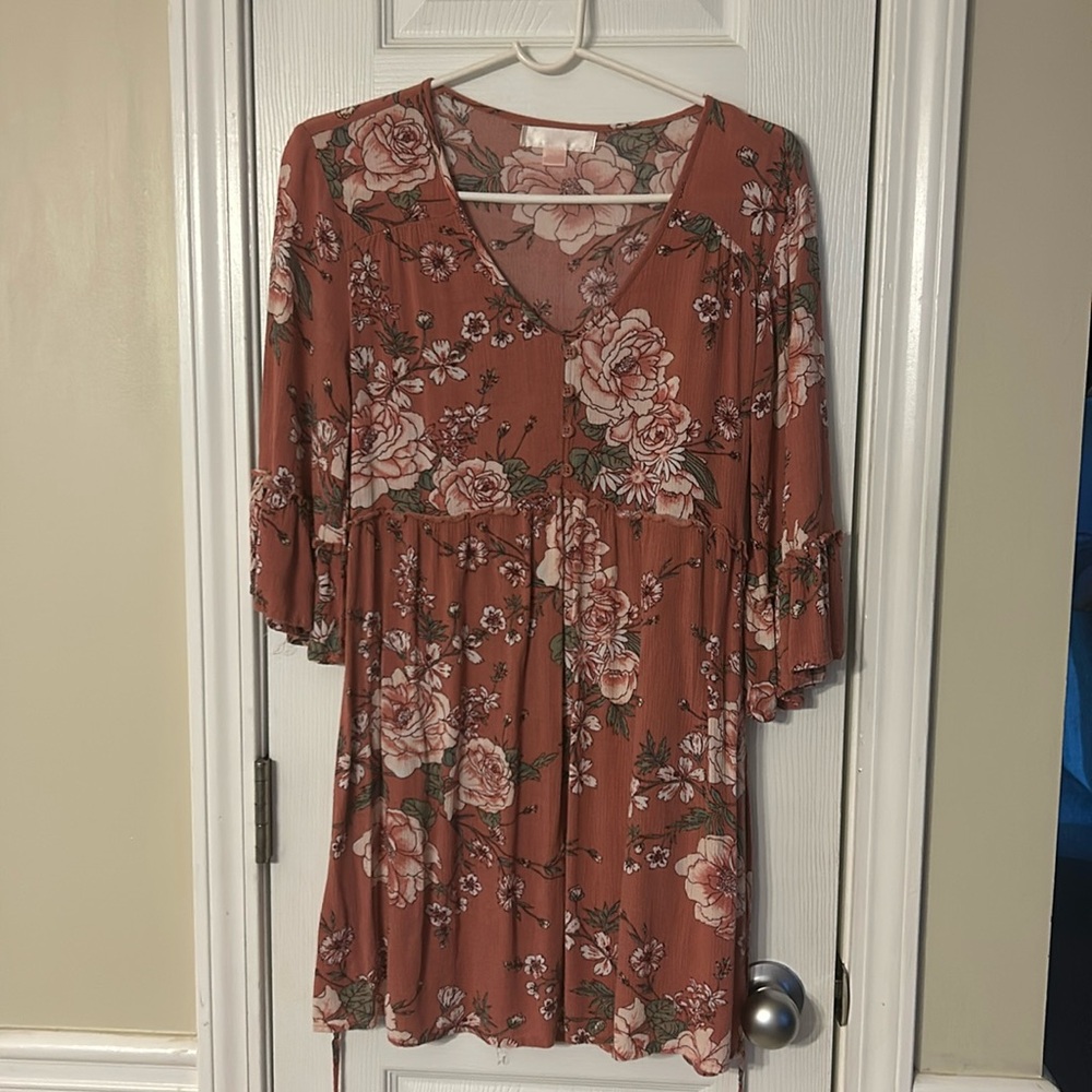 Floral dress - short length - Women’s medium flowy